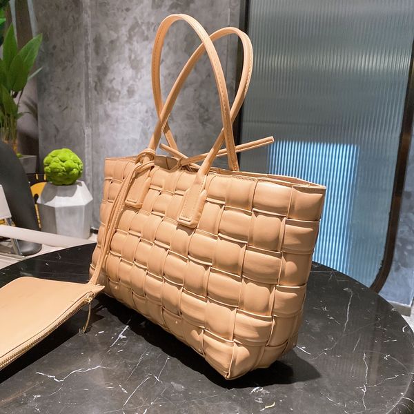 new luxury designers lady classic bags belt cowhide patchwork purses tote knitting lattice cover coin fashion quilting clutch bags handbags
new luxury designers lady classic bags belt cowhide patchwork purses tote knitting lattice cover coin fashion quilting clutch bags handbags