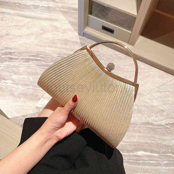 designer cc even bag woman gold silver princess holding dj nightclub small technician clocking work bag night banquet
designer cc even bag woman gold silver princess holding dj nightclub small technician clocking work bag night banquet