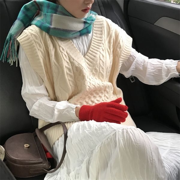 2 colors 2019 autumn and winter knitted vintage v neck twist vest sweaters sweaters and pullovers c8528 t200811, White;black 
2 colors 2019 autumn and winter knitted vintage v neck twist vest sweaters sweaters and pullovers c8528 t200811, White;black