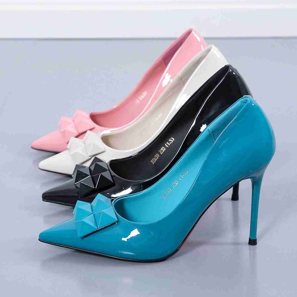 classic luxury paris ladies pointed high heels shallow mouth single shoes autumn designer fashion wedding new black and blue zapatillas muje
classic luxury paris ladies pointed high heels shallow mouth single shoes autumn designer fashion wedding new black and blue zapatillas muje