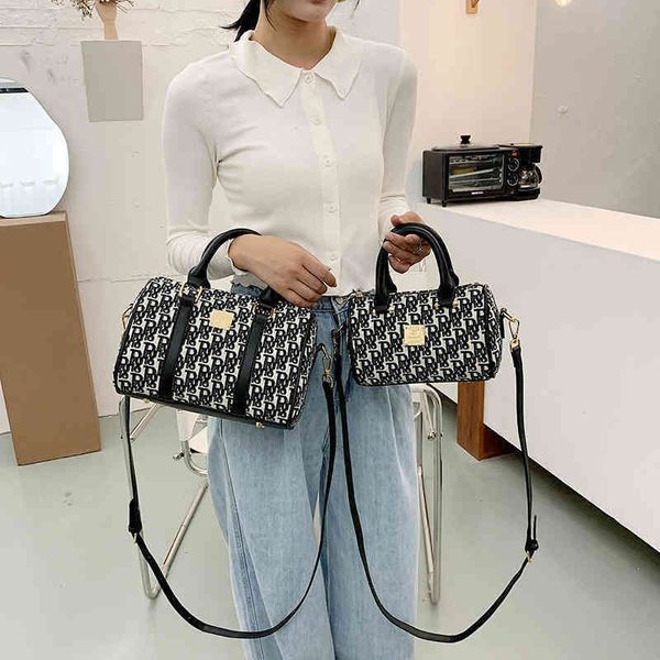 purses large capacity boston bag women's new versatile one shoulder messenger bag portable canvas purse
purses large capacity boston bag women's new versatile one shoulder messenger bag portable canvas purse