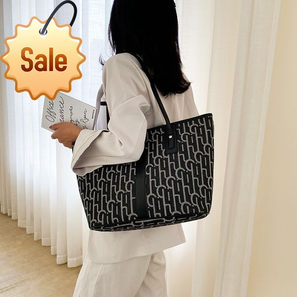 2022 trendy fashion design ladies bags factory direct clothing large capacity female new summer shoulder sensory
2022 trendy fashion design ladies bags factory direct clothing large capacity female new summer shoulder sensory