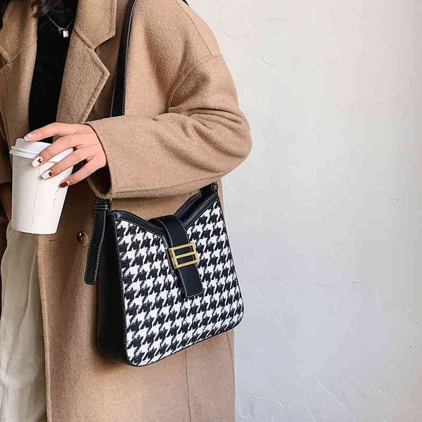 fashion trend new ladies luxury brand designer bag wholesale winter armpit large capacity shoulder feeling
fashion trend new ladies luxury brand designer bag wholesale winter armpit large capacity shoulder feeling