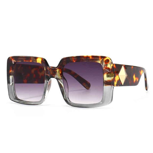 women brand digner sunglass 2022 new oversized shad square vintage glass men new luxury sunglass 2021 private label, White;black
women brand digner sunglass 2022 new oversized shad square vintage glass men new luxury sunglass 2021 private label, White;black