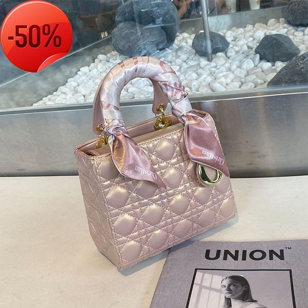 designer bags leather women's 2022 new fashion versatile msenger portable tote bag diana advanced lingge chain tote purses ladies handb
designer bags leather women's 2022 new fashion versatile msenger portable tote bag diana advanced lingge chain tote purses ladies handb