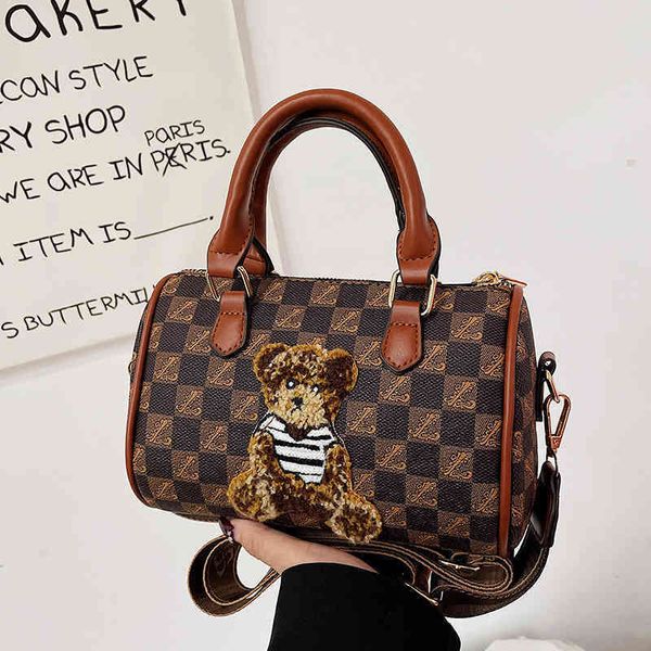 boston hand women's printed single shoulder foreign style versatile messenger bag
boston hand women's printed single shoulder foreign style versatile messenger bag