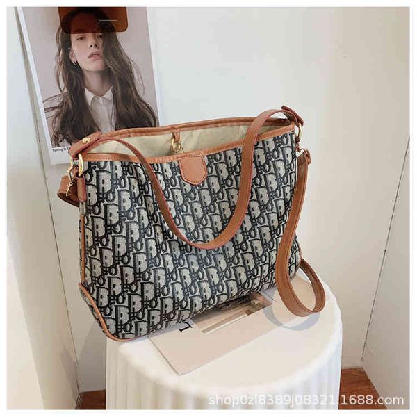 2022 new designer handbags capacity style single messenger texture canvas underarm bucket
2022 new designer handbags capacity style single messenger texture canvas underarm bucket
