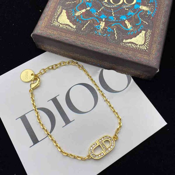 d diamond letter di family material old temperament female red fashion2022 luxury brand fashion design versatile ladies bracelet, Black
d diamond letter di family material old temperament female red fashion2022 luxury brand fashion design versatile ladies bracelet, Black