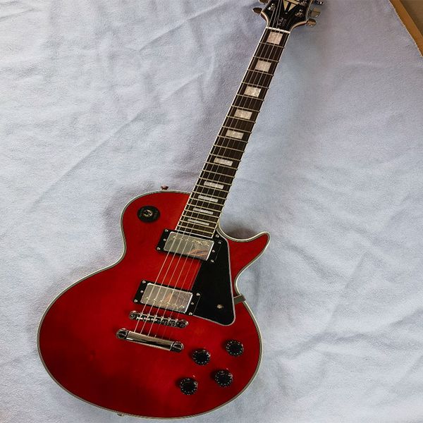 fashionable red 6-string electric guitar with good feel and sound quality it can be customized by mail at home
fashionable red 6-string electric guitar with good feel and sound quality it can be customized by mail at home