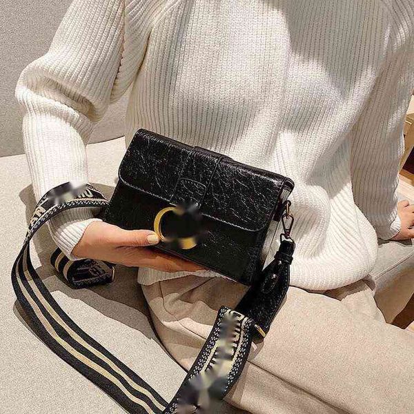 factory direct sale di'ao small square bag which can be carried on one shoulder or across the shoulder is fashionable and versatile des
factory direct sale di'ao small square bag which can be carried on one shoulder or across the shoulder is fashionable and versatile des