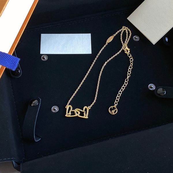 luxury lady necklace, fashionable simple hearts to heart gold and silver letter necklace, european american personality designer love chain
luxury lady necklace, fashionable simple hearts to heart gold and silver letter necklace, european american personality designer love chain
