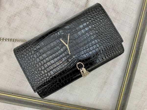 2022 fashion designer bags women's chain real leather black leather large-capacity shoulder bag messenger handbags
2022 fashion designer bags women's chain real leather black leather large-capacity shoulder bag messenger handbags