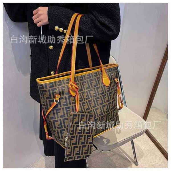 2022 factory wholesale new autumn style temperament fashion portable leisure commuting trend women's bag simple tote bag
2022 factory wholesale new autumn style temperament fashion portable leisure commuting trend women's bag simple tote bag