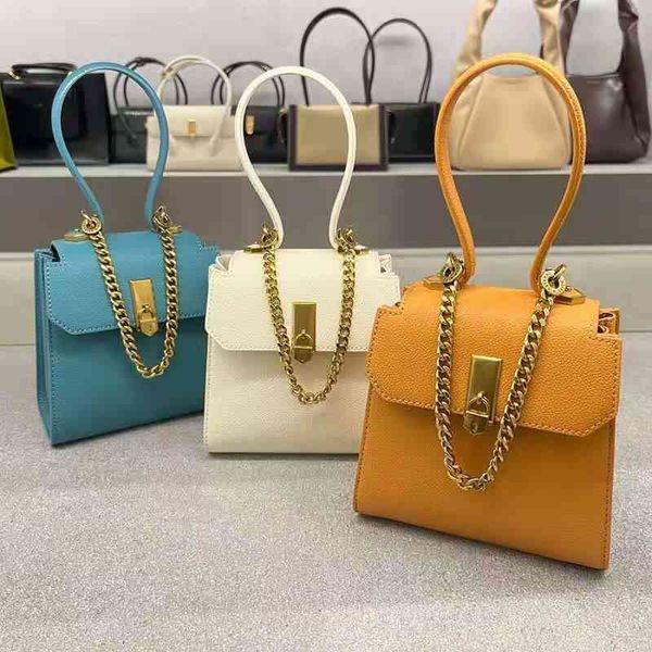 bag small c family new 50270719 gold buckle decorative oil painting handbag single shoulder msenger bag2022 luxury brand fashion design vers
bag small c family new 50270719 gold buckle decorative oil painting handbag single shoulder msenger bag2022 luxury brand fashion design vers