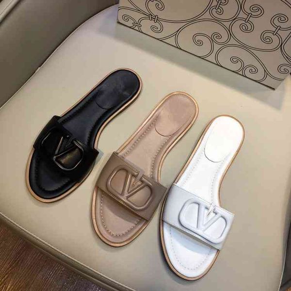 2022 summer new v-button metal outer wearing slippers, versatile rhinestone leather one-sided open toe flat bottom cool slippers for women, Black
2022 summer new v-button metal outer wearing slippers, versatile rhinestone leather one-sided open toe flat bottom cool slippers for women, Black