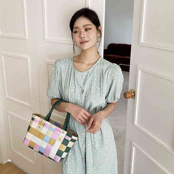 2022 handmade women's shoulder bag plastic woven basket candy color handbag rattan straw beach s female travel tote 220512
2022 handmade women's shoulder bag plastic woven basket candy color handbag rattan straw beach s female travel tote 220512