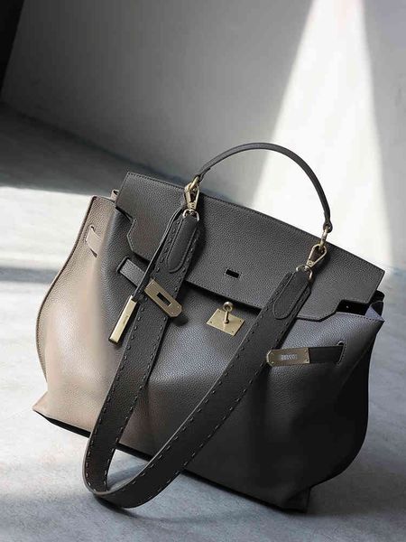 leather herme birkins 100 times easier to use than h family platinum bag tote large capacity commuter bag portable shoulder
leather herme birkins 100 times easier to use than h family platinum bag tote large capacity commuter bag portable shoulder