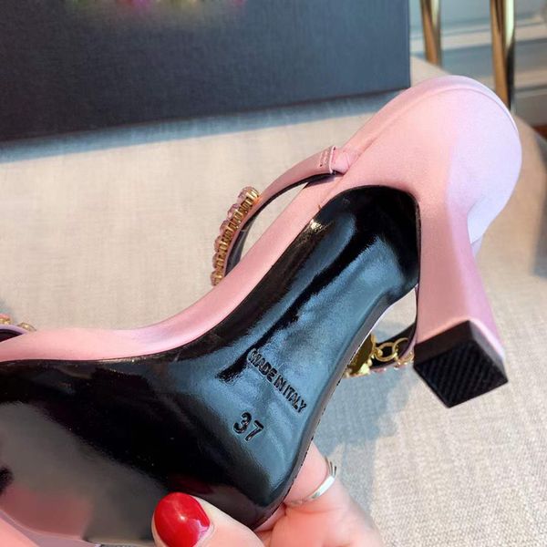 2022crystal decoration sandals slipper buckle stiletto party shoes leather color diamond decorate 110mmtemperament metal, Black
2022crystal decoration sandals slipper buckle stiletto party shoes leather color diamond decorate 110mmtemperament metal, Black