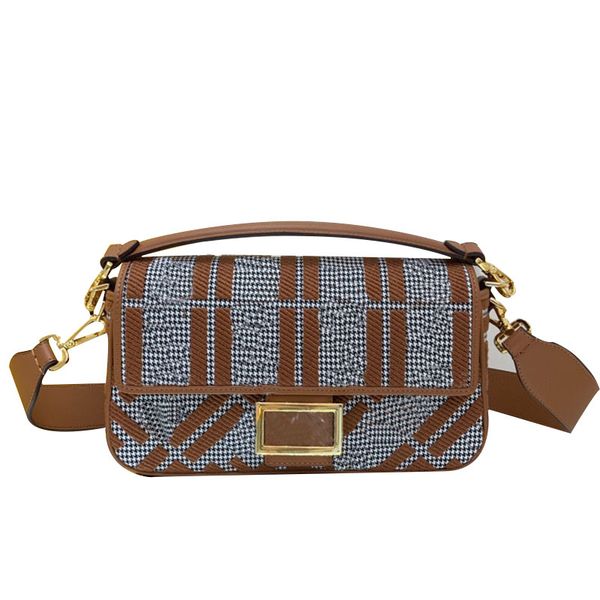 embroidery baguette bag flap messenger bags women handbag shoulder purse fashion patchwork color gold metal buckle classic letters detachabl
embroidery baguette bag flap messenger bags women handbag shoulder purse fashion patchwork color gold metal buckle classic letters detachabl