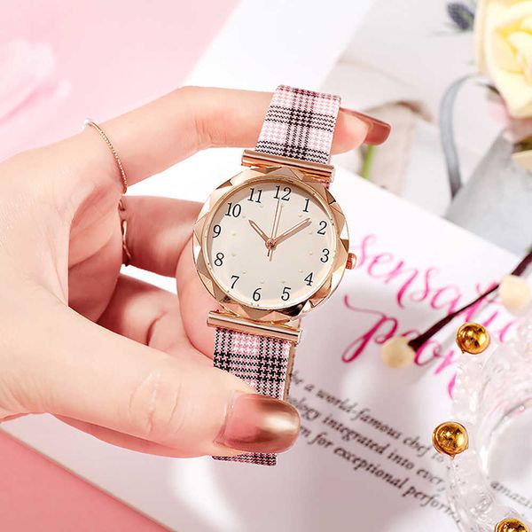 2022 new women watches simple vintage small watch leather strap casual sports wrist clock dress women's watches, Slivery;brown
2022 new women watches simple vintage small watch leather strap casual sports wrist clock dress women's watches, Slivery;brown