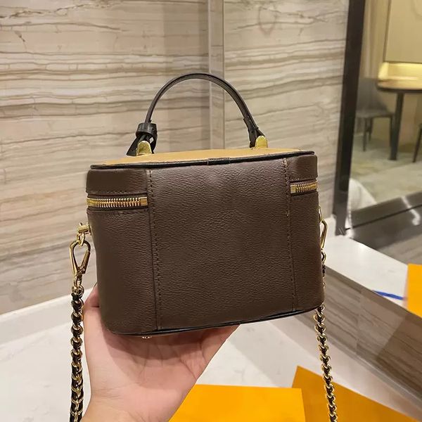 2021 womens vintage calfskin leather camera cosmetic bags handle totes matelasse chain cross body shoulder old flower famous luxury designer
2021 womens vintage calfskin leather camera cosmetic bags handle totes matelasse chain cross body shoulder old flower famous luxury designer