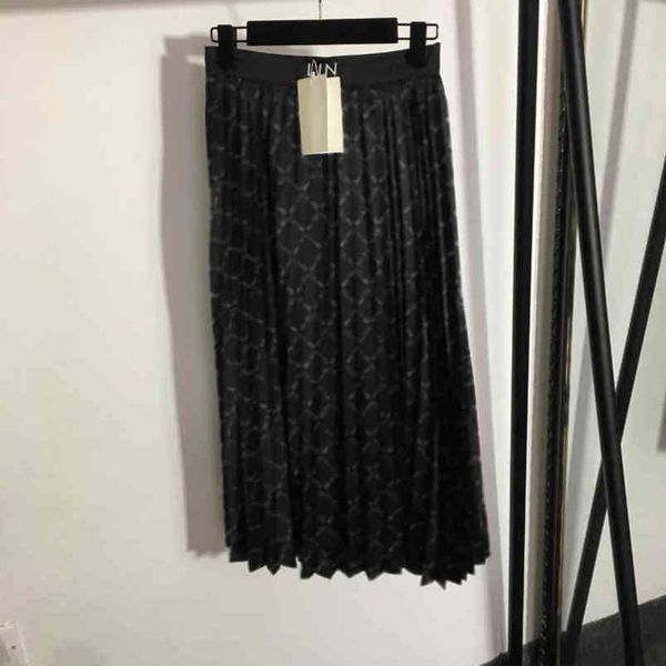 22ss classic designer women clothing simple mid length skirt solid color high waist pleated skirt casual brand logo webbing party dress 5a q, Black;gray 
22ss classic designer women clothing simple mid length skirt solid color high waist pleated skirt casual brand logo webbing party dress 5a q, Black;gray