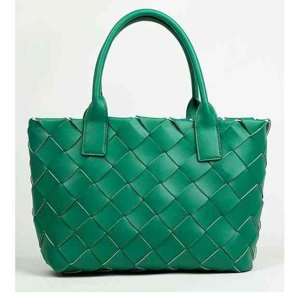 woven fashion american european tote and women's one shoulder large capacity geometric lingge portable personalized niche leather
woven fashion american european tote and women's one shoulder large capacity geometric lingge portable personalized niche leather