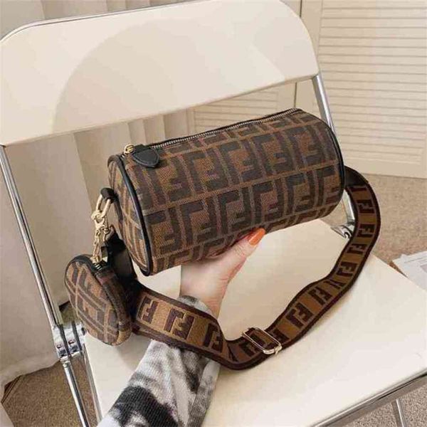 new designer luxury bags new quality spring wide belt simple cylinder pillow old flowershoulder bag
new designer luxury bags new quality spring wide belt simple cylinder pillow old flowershoulder bag