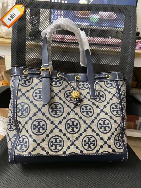tb designer fashion trendy handbag bucket shoulder factory online export 2022 women's drawstring single high capacity trend tote bag
tb designer fashion trendy handbag bucket shoulder factory online export 2022 women's drawstring single high capacity trend tote bag
