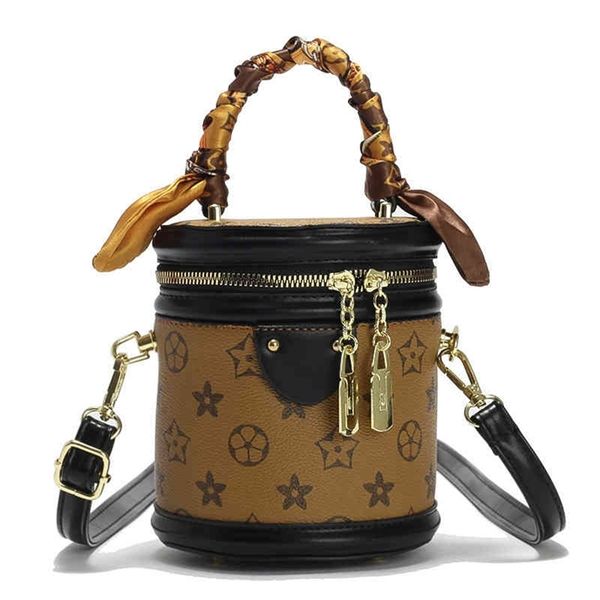 68% off bucket women's early autumn new portable old flower oblique cross small commuter single shoulder cylinder bag
68% off bucket women's early autumn new portable old flower oblique cross small commuter single shoulder cylinder bag