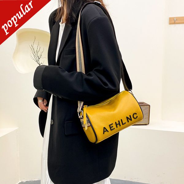 large capacity shoulder urban simple bag new women's fashion handbags
large capacity shoulder urban simple bag new women's fashion handbags