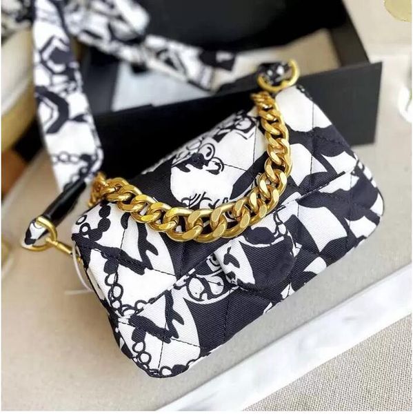 fashion the new brand designer ladies shoulder bags canvas graffiti messenger bag wide one-shoulder strap diagonal bag black and white
fashion the new brand designer ladies shoulder bags canvas graffiti messenger bag wide one-shoulder strap diagonal bag black and white