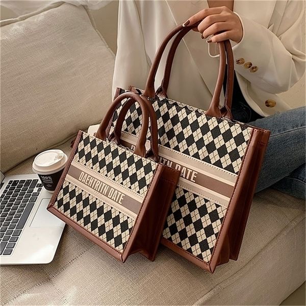 super low spring festival trend fashion large capacity tote bag checkerboard texture handbag armpit bag factory store online 
super low spring festival trend fashion large capacity tote bag checkerboard texture handbag armpit bag factory store online