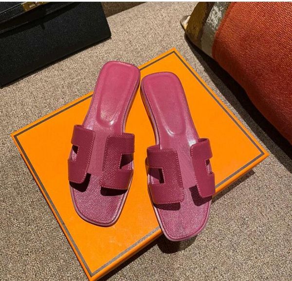 2022slides hollow slippers classics women slipper leather flat lady summer ladies beach calfskin shiny diamond upper slipper outdoor casual, Black
2022slides hollow slippers classics women slipper leather flat lady summer ladies beach calfskin shiny diamond upper slipper outdoor casual, Black