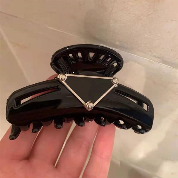 luxury pony clamps tails holder fashion for woman inverted triangle letter designers jewelry clamps trendy personality hair clip321p, Slivery;golden
luxury pony clamps tails holder fashion for woman inverted triangle letter designers jewelry clamps trendy personality hair clip321p, Slivery;golden