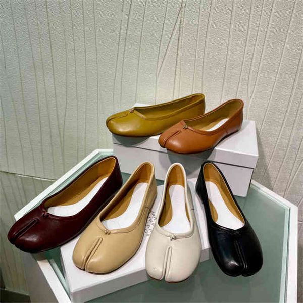 sandals mm6 majira tab split toe shoes leather flat bottom pig's hoof sheep's net red same shallow mouth single women's, Black
sandals mm6 majira tab split toe shoes leather flat bottom pig's hoof sheep's net red same shallow mouth single women's, Black