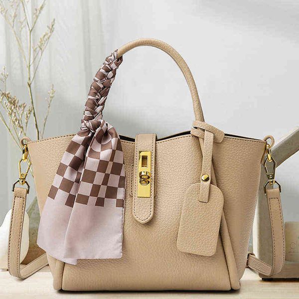 texture women's new bucket fashion silk scarf handbag large capacity versatile one shoulder messenger bag 220420
texture women's new bucket fashion silk scarf handbag large capacity versatile one shoulder messenger bag 220420
