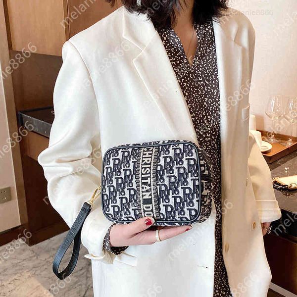 luxurious design brand cosmetic bag korean large capacity portable travel storage canvas embroidery wash bags cosmetics boxes{category}
luxurious design brand cosmetic bag korean large capacity portable travel storage canvas embroidery wash bags cosmetics boxes{category}