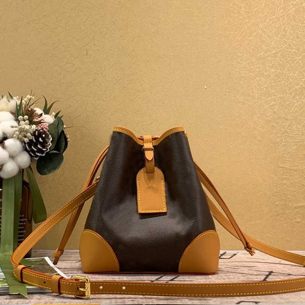 boots bag handbag classic vintage bag pattern bucket flower material leather ladies drawstring fashion back purse
boots bag handbag classic vintage bag pattern bucket flower material leather ladies drawstring fashion back purse