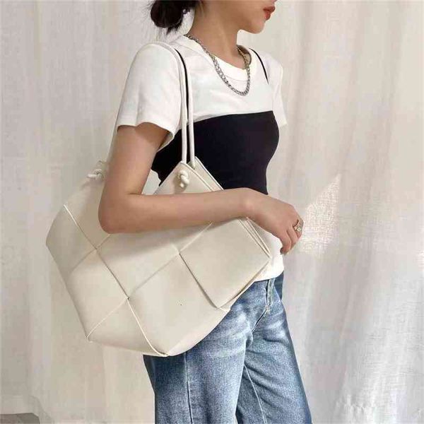 original edition venetas's designer bottegass's single handbags shoulder wholesale bag women's zc
original edition venetas's designer bottegass's single handbags shoulder wholesale bag women's zc