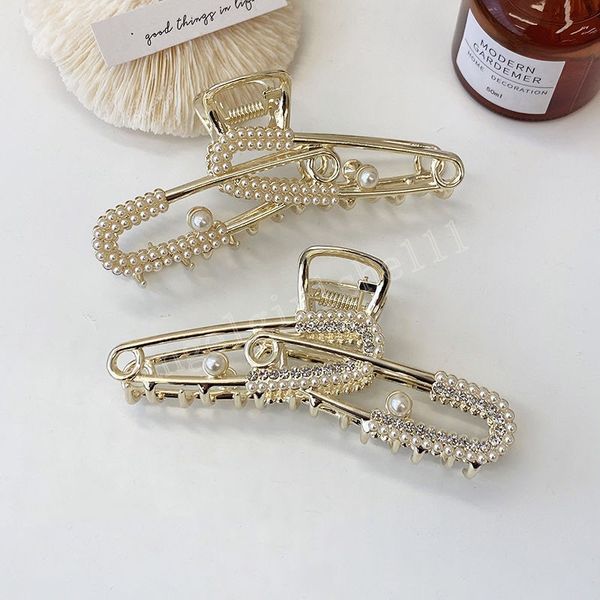 women metal pin pearl rhinestone hair claw elegant hollow out geometric hair clips headband hairpin chic hair accessories, Slivery;white 
women metal pin pearl rhinestone hair claw elegant hollow out geometric hair clips headband hairpin chic hair accessories, Slivery;white