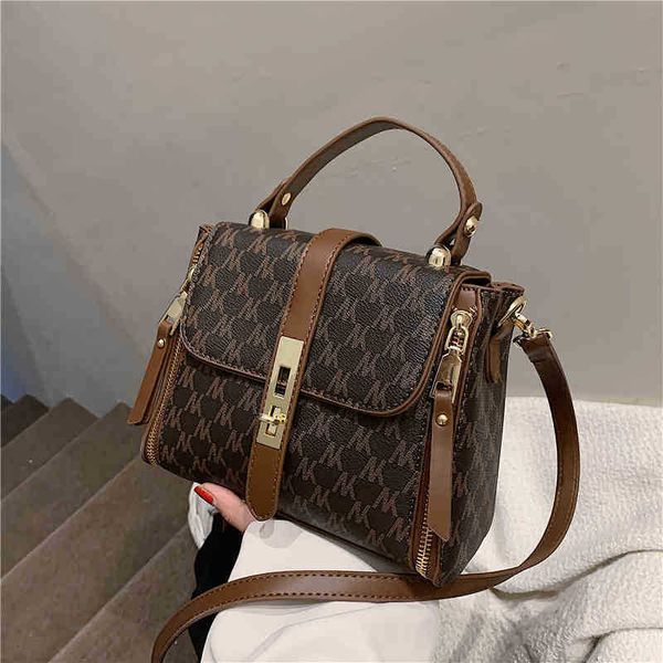 luxury designer letters small women handbags 2022 trend fashion brand vintage twist lock ladies shoulder crossbody bags
luxury designer letters small women handbags 2022 trend fashion brand vintage twist lock ladies shoulder crossbody bags