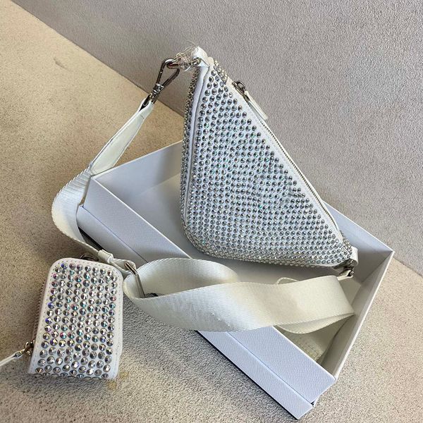 2022 mini coin purse women shiny hobo triangle cross body bag satin crystals shoulder bag wallet handbags designer rhinestone purses 30cm
2022 mini coin purse women shiny hobo triangle cross body bag satin crystals shoulder bag wallet handbags designer rhinestone purses 30cm