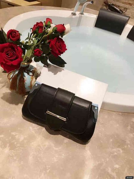 genuine leather saddle woman hand carry aslant retro handbag shoulder bags bucket purses messenger fashion female package
genuine leather saddle woman hand carry aslant retro handbag shoulder bags bucket purses messenger fashion female package