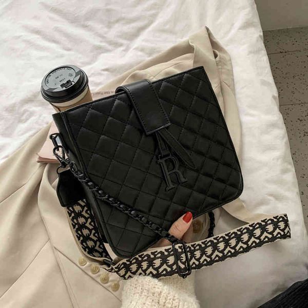 2022 factory wholesale new net red texture large women's autumn and winter new fashion versatile messenger bag lingge leisure tote bag
2022 factory wholesale new net red texture large women's autumn and winter new fashion versatile messenger bag lingge leisure tote bag