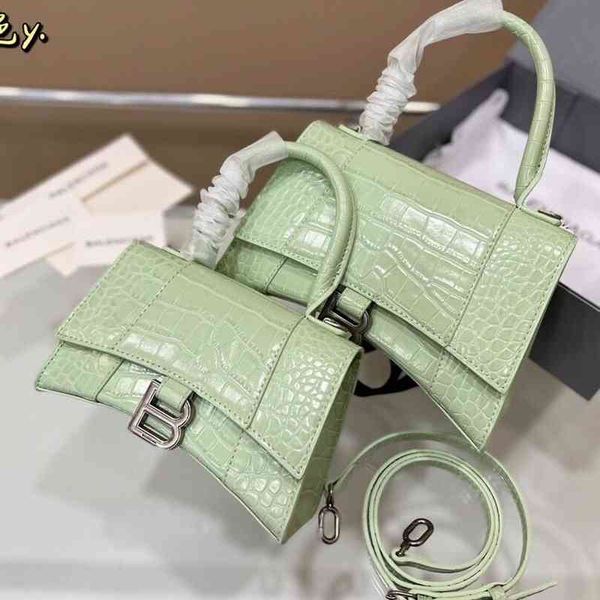 2022 handbag designer balenciga fashion hand-held cross messenger hourglass women's bag versatile star with large capacity shoulder cro
2022 handbag designer balenciga fashion hand-held cross messenger hourglass women's bag versatile star with large capacity shoulder cro