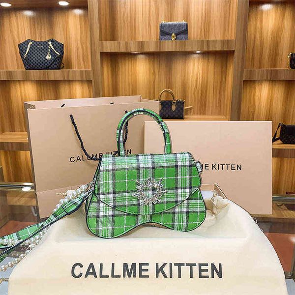 diamond-studded rhinestone pearl chain printed lattice handbag crystal love wide strap shoulder&crossbody bag lady messenger 220516
diamond-studded rhinestone pearl chain printed lattice handbag crystal love wide strap shoulder&crossbody bag lady messenger 220516