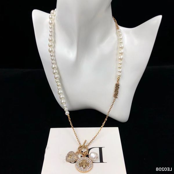 factory retail and wholesale family d new letter pearl necklace female 2022 dijia.com red star same bee love, Golden;silver
factory retail and wholesale family d new letter pearl necklace female 2022 dijia.com red star same bee love, Golden;silver