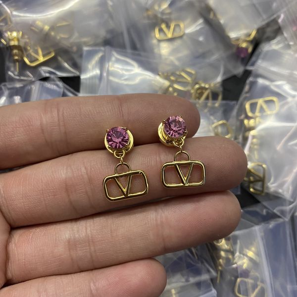 factory retail wholesale charm fashion gold pink/white zircon earrings design luxury brand jewelry designer letter v pendant women 18k gold, Golden
factory retail wholesale charm fashion gold pink/white zircon earrings design luxury brand jewelry designer letter v pendant women 18k gold, Golden