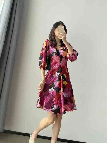 casual dresses p185235m series 22 spring and summer little bat sleeve v-neck pleated flower print dress women's pure original, Black;gray
casual dresses p185235m series 22 spring and summer little bat sleeve v-neck pleated flower print dress women's pure original, Black;gray